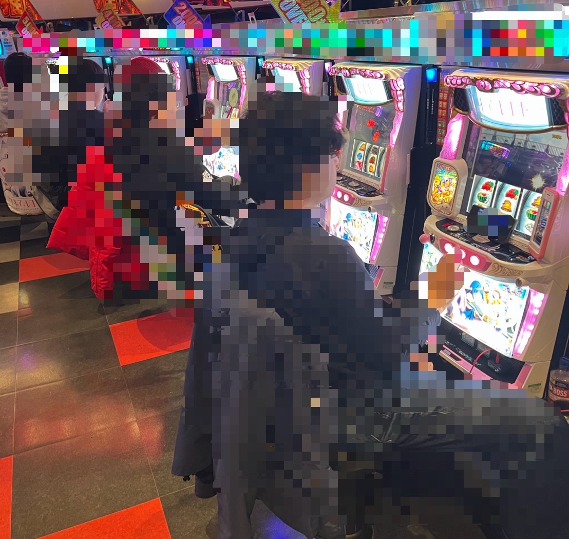[取材日 4月4日(土)]の[店舗名 SLOT M&M綱島店様]の店内の様子