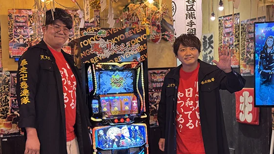 リベスロ導入記念プロモーション発表会の林勇氏と山下タイキ氏によるフォトセッション