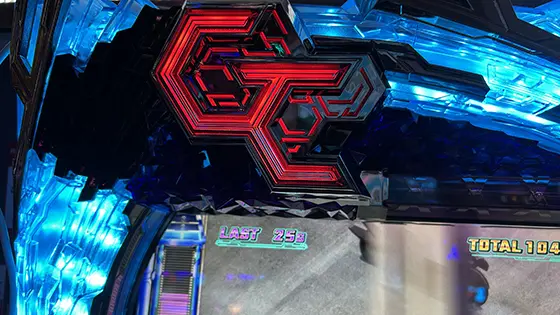 スマスロ ギルティクラウン2の筐体上部のGCランプ