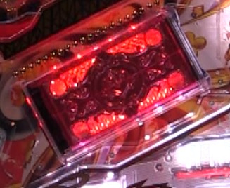 パチンコPフィーバークィーンRUSHのFEVER扉役物フラッシュチャレンジ画像