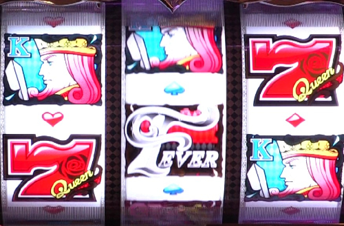パチンコPフィーバークィーンRUSHのダブルリーチ残保留画像